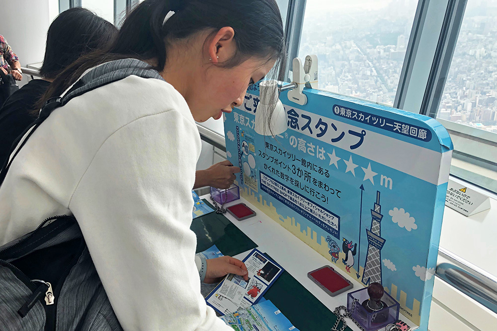 One of the golfers looking at a map of Tokyo from the Tokyo Sky Tree viewing platform
