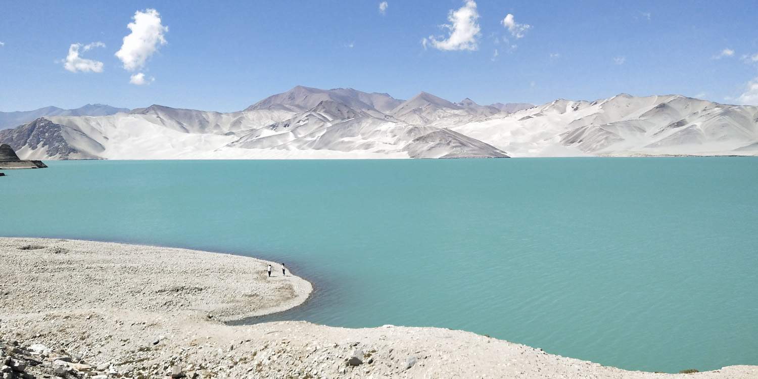 A turquoise lake on the Karokaram Highway 