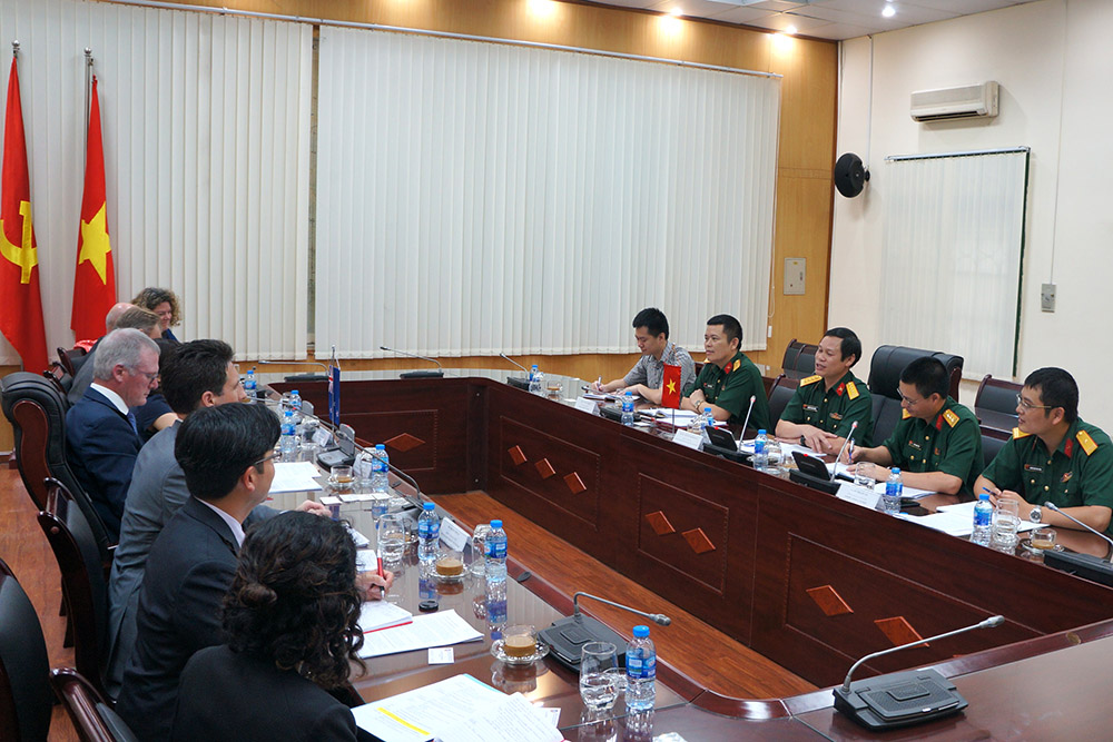 The New Zealand delegation meeting with members of the Vietnamese People's Army