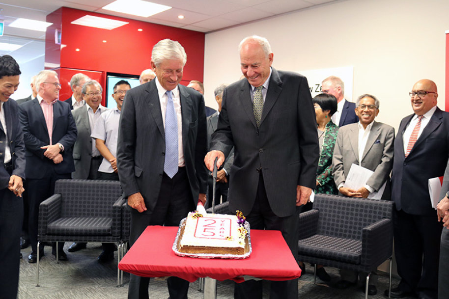 Sir Don McKinnon and Philip Burdon cutting the cake marking the Foundation's 25 anniversary