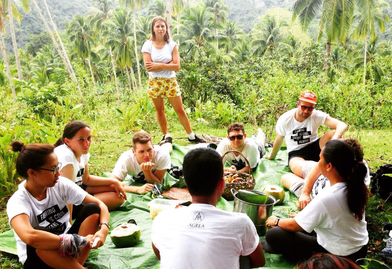 The Philippines-visit entrepreneurs having a picnic